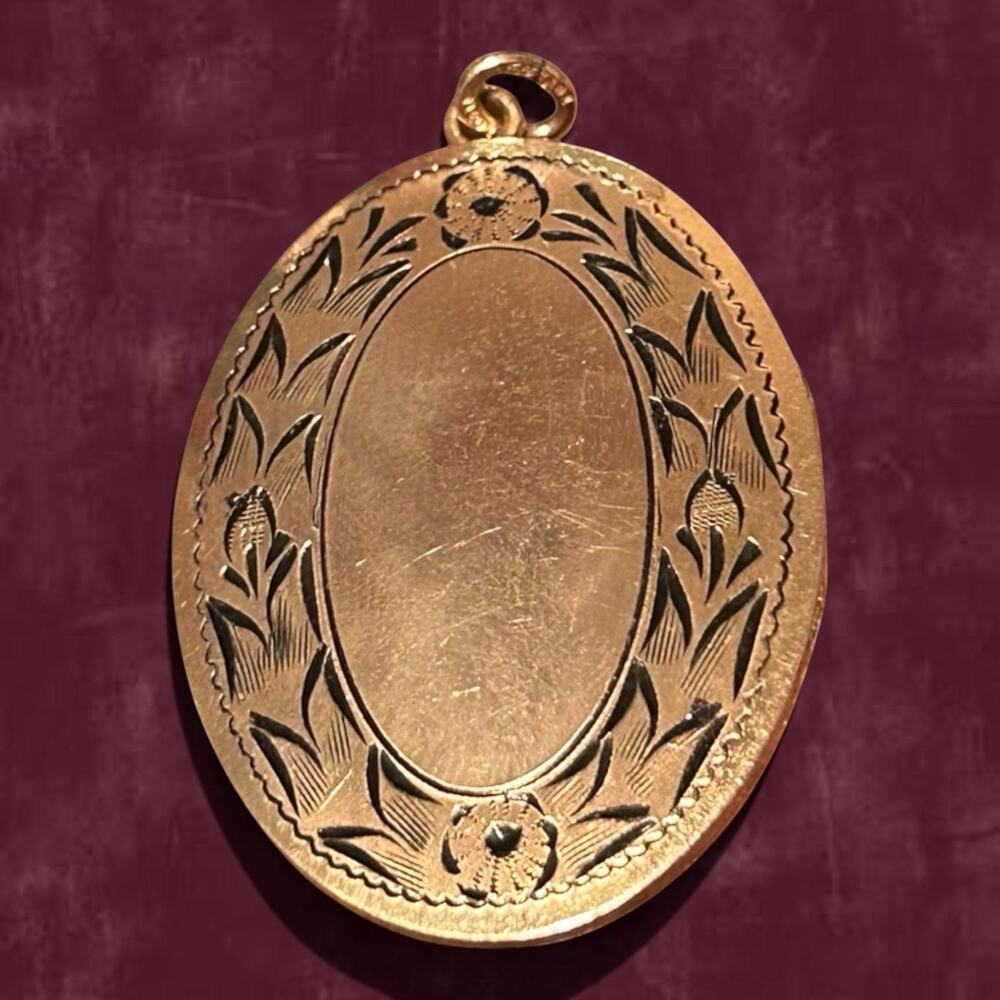 Victorian Edwardian Gold Filled Floral Engraved Oval Photo Locket